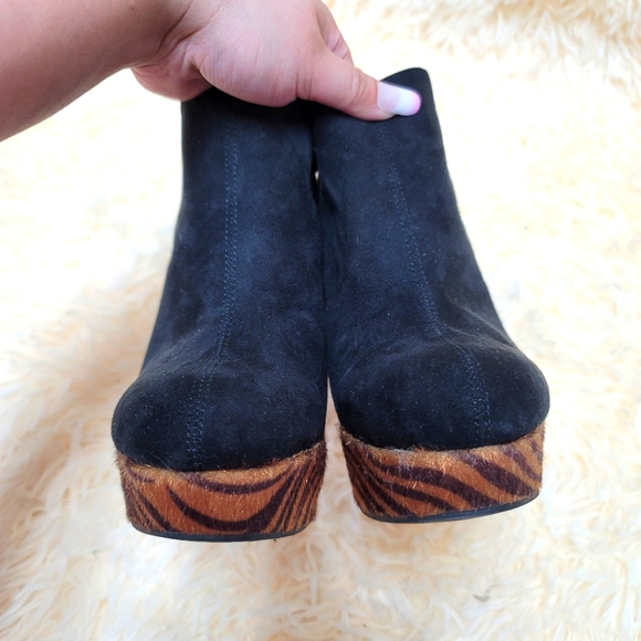 Guess Platform Ankle Booties - Picture 4 of 13